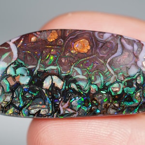 インディコライトトルマリン【電気石】 アフガニスタン パプロク鉱山 64ct 天然インディコライトトルマリン：1.85カラットの細長い八角形、9 mm