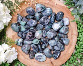 Emerald Tumbled Stone, Crystal Gemstone Polished Natural High Quality Grade Mineral Rock True Love Renewal Divine Heart Wisdom Prosperity