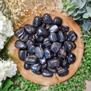 Isua Tumbled Stone, Crystal Gemstone Polished Natural High Quality Grade Mineral Rock Greenland Earth Connection Timeless Wisdom Strength