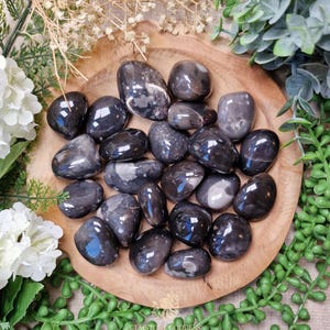 Flint Tumbled Stone, Crystal Gemstone Polished Natural High Quality Grade Mineral Rock Poland Grounding Protection Focus Stability Strength