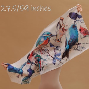 Handbedruckter Seidenschal mit Bunten Vogel Ornamenten - Geschenk zum Muttertag