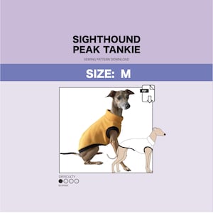 Può includere: Un cartamodello per un maglione per cani, chiamato "Sighthound Peak Tankie", in taglia M. Il cartamodello è per principianti e include un download PDF. L'immagine mostra un cane che indossa il maglione finito.