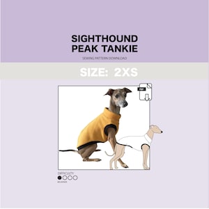 Puede incluir: Un patrón de costura para un suéter para perro, llamado Sighthound Peak Tankie, en talla 2XS. El patrón es para principiantes en costura y está disponible para descargar en PDF. La imagen muestra un perro usando el suéter, que es amarillo con ribetes negros.