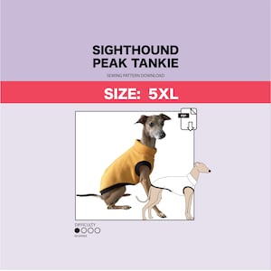 Può includere: Un cartamodello per un top da serbatoio per cani, chiamato "Sighthound Peak Tankie", in taglia 5XL. Il cartamodello è per principianti ed è disponibile per il download in PDF. L'immagine mostra un cane che indossa il top da serbatoio, che è giallo con rifiniture nere.