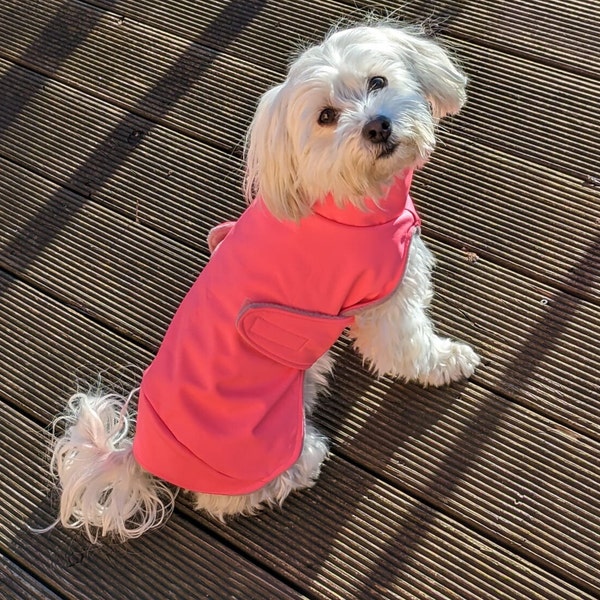 Neon Hundemantel aus Softshell, Hundemantel personalisiert, Regenmantel Hunde, wasserabweisend, neon-grün / neon-pink, Hundekleidung warm