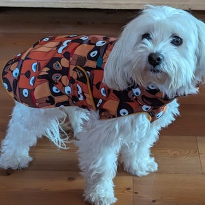 Hundemantel aus Softshell, Regenmantel Hunde "Cartoon Dogs", Hundekleidung warm und wasserabweisend, individuelle Anfertigung