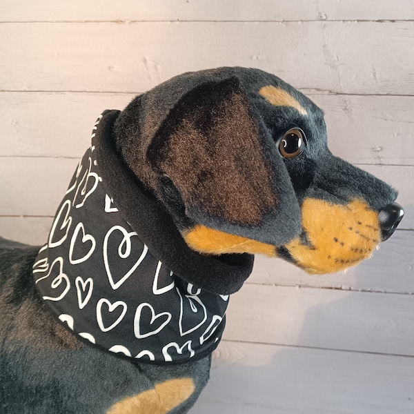 Maßanfertigung, kuscheliger Hunde-Loop "Herzen/schwarz", Rundschal für Hunde, Halswärmer, Hundeloop, Halssocke Hund, Fleece und Sweatstoff