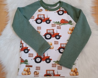 Pullover "Bauernhof", weiß/salbeigrün, Sweatstoff und French-Terry, Langarm-Raglan-Shirt mit Traktoren, Größe 92 bis 146