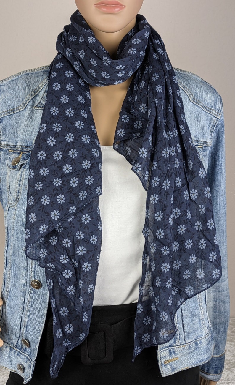 Katoen-zijde sjaals, bloemmotief, zacht, luchtig, asymmetrische uiteinden, effen kleur, dunne sjaal, damessjaal, lente-herfst, Pasen dunkelblau