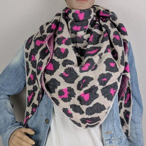 Triangular scarf Leo pattern with wool, Leo print women&#39;s scarf, cuddly soft warm women&#39;s wool scarf, Leo scarf, Leo scarf, gift for her