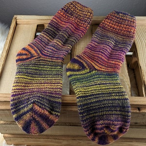 Wollsocken bunt Farbwechsel wie selbstgestrickt Größe 35-38 39-42 Geschenk wärmende Socken Geschenk. Bild 1