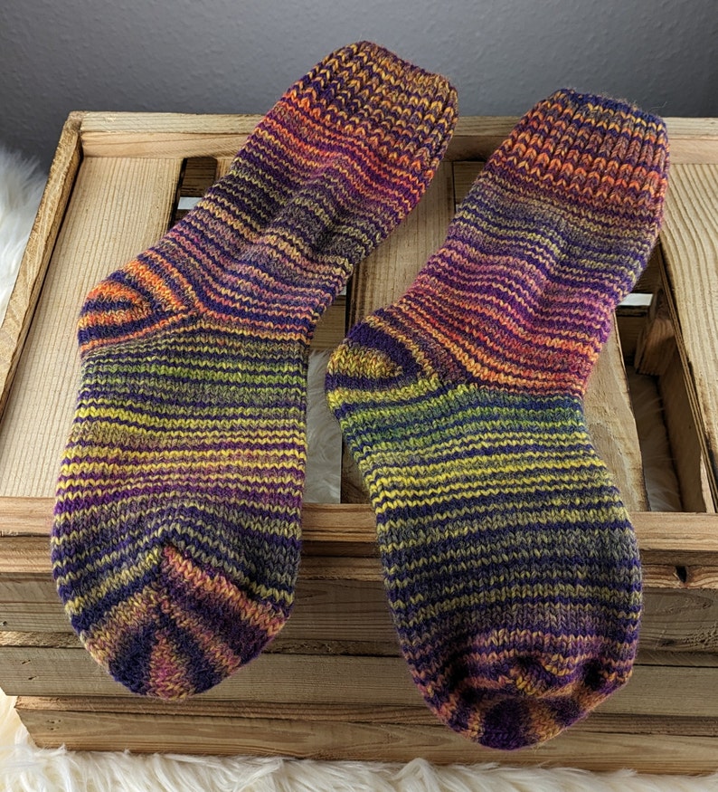 Wollsocken bunt Farbwechsel wie selbstgestrickt Größe 35-38 39-42 Geschenk wärmende Socken Geschenk. Bild 1