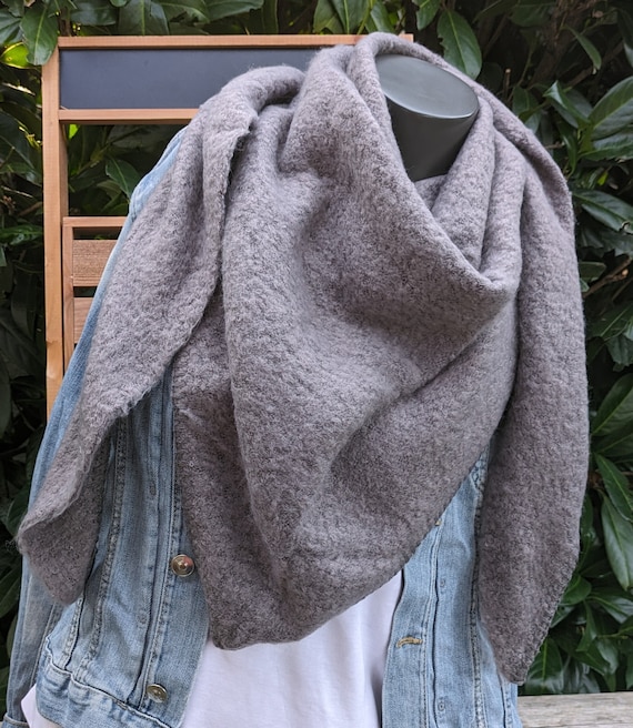 Damen Dreieckstuch Aus Flauschiger Wolle – Vielseitig Als Schal, Poncho Oder Kapuze, Kuschelweich & Warm