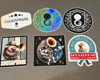 Könnte beinhalten: Ein Set mit zehn bunten Aufklebern mit einem Sousaphon, einem Musikinstrument. Die Aufkleber haben verschiedene Designs, darunter ein Schwein, das Sousaphon spielt, ein Astronaut, der Sousaphon spielt, und ein Cartoon-Sousaphon mit dem Text "A Big Brass Hug".