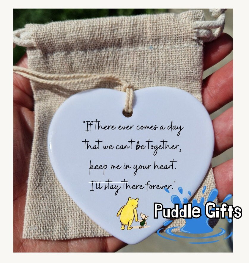 Iron on patches - WINNIE THE POOH HEART FRAME Disney - yellow - 7,5x5,8cm  - Application Embroided badges