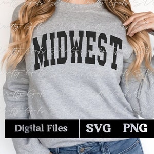 Puede incluir: Una sudadera gris con la palabra "MIDWEST" en letras negras grandes y arqueadas en el pecho. Debajo, un rectángulo negro muestra las palabras "Digital Files", "SVG" y "PNG" en blanco.