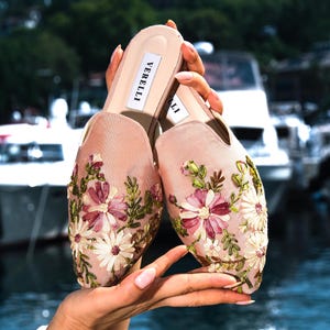 Handmade Floral Embroidered Shoes, Bridal Slides, Elegant Womens Slide Sandals, Boho Fashion, Comfortable Slippers, Unique Gift for Her