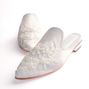 Handmade Floral Embroidered Bridal Slides, Elegant Boho Wedding Shoes, Comfy Womens Slippers, Unique Gift for Her, Artisan Slippers, Slip-On