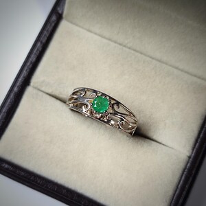 Emerald ring/ 925 sterling silver ring/ round cut emerald ring/ may birthstone ring/ proposal ring/ promise ring/ birthday gift for mom