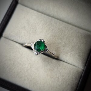 Emerald ring/ 925 sterling silver ring/ round cut emerald ring/ may birthstone ring/ proposal ring/ promise ring/ birthday gift for mom