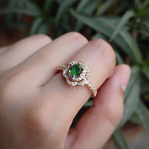 Emerald floral ring/ 925 sterling silver Round cut emerald ring/ may birthstone ring/ birthday gift for her/ proposal ring/ promise ring