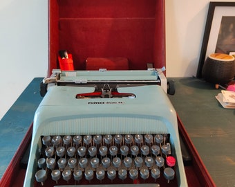 Macchina da scrivere Olivetti Studio 44