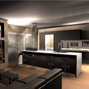 K&ouml;nnte beinhalten: Eine moderne K&uuml;che mit dunklen Holzschr&auml;nken, einer wei&szlig;en Arbeitsplatte und einer Edelstahl-Dunstabzugshaube. Es gibt vier Barhocker an der Theke und ein schwarzes Ledersofa im Vordergrund.