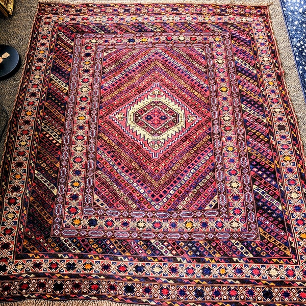 vintage wool rug - hand knotted, 5x6