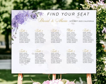 Puede incluir: Un plano de asientos blanco con un diseño floral en tonos morados y dorados. El plano enumera los números de mesa y los nombres de los invitados para una recepción de boda. El texto dice "Find Your Seat" y "David & Marie" con la fecha y la ubicación.