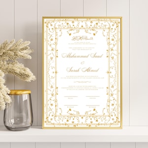 K&ouml;nnte beinhalten: Eine wei&szlig;e Heiratsurkunde mit einem goldenen, verzierten Rahmen und einem floralen Muster. Der Text lautet: "Im Namen Allahs, des Allerbarmers, des Barmherzigen. Diese Vereinbarung bescheinigt, dass die Ehe von Muhammad Saad & Sarah Ahmed in &Uuml;bereinstimmung mit den Anforderungen des islamischen Scharia-Gesetzes geschlossen wurde. Ausgestellt am 16. Dezember 2023, entsprechend dem 18. Jumada Al-Thani 1445 AH in der Stadt London, Vereinigtes K&ouml;nigreich. Braut Br&auml;utigam Zeuge Zeuge"