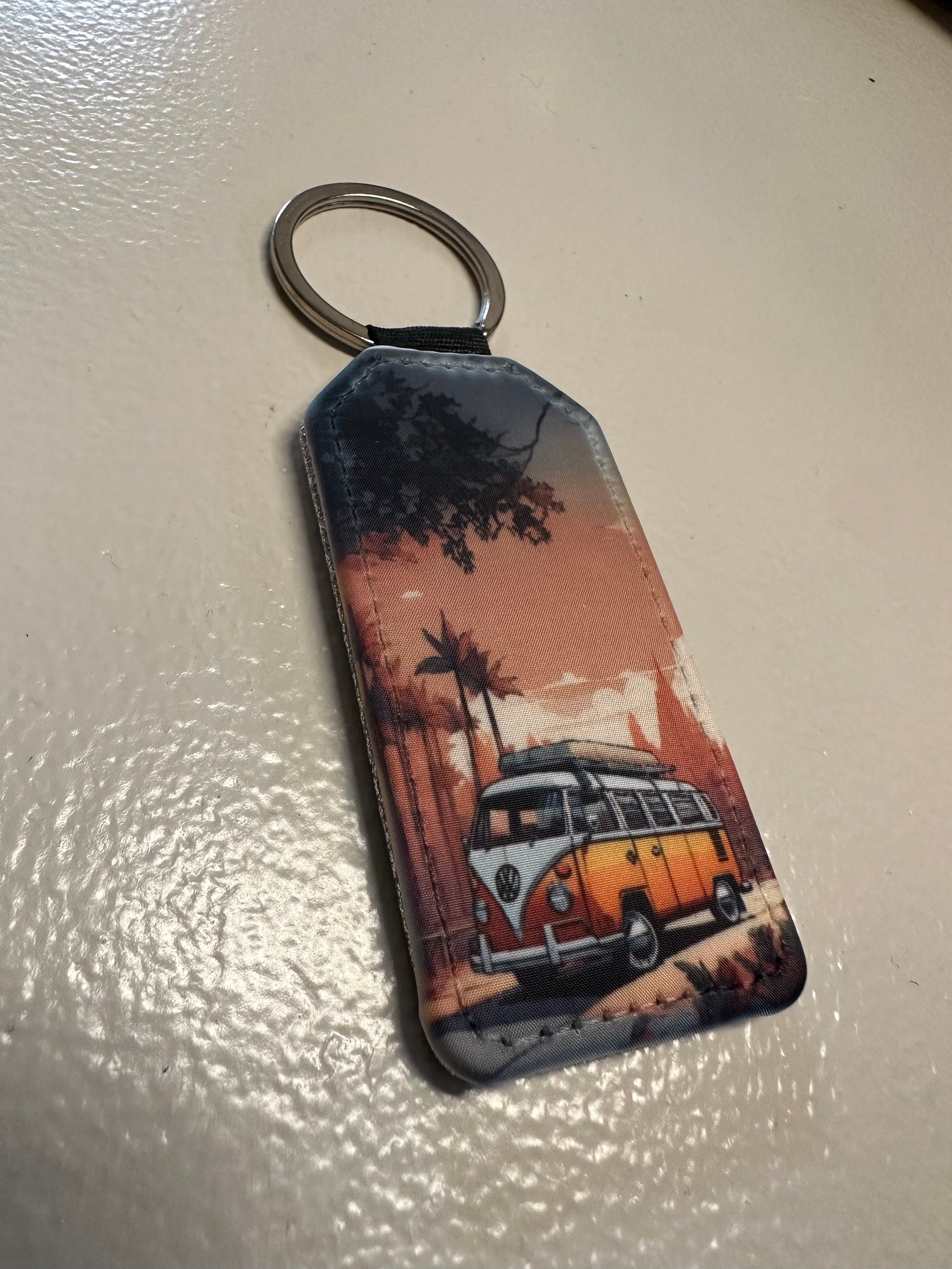 VW Schlüsselanhänger  VW Bus Samba  Transporter Farbe: Ellfenbein / Orange