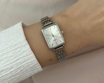 Silberne Damenuhr, minimalistische Damenarmbanduhren, zierliche Armbanduhr, Uhr für den täglichen Gebrauch, Luxusuhr, verstellbare Uhr, Geschenk für Sie