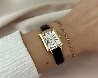 Vrouwen polshorloge, gouden vrouwen polshorloge, lederen band vrouwen kijken, Romeinse cijfers kijken, vintage stijl horloge, minimalistisch horloge, cadeau idee