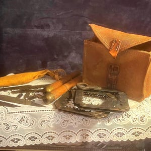 Antique/Vintage WW1/WW2 Military Folding Trench Saw set with canvas and leather pouch complete with tools & blades;Unmarked flexible saw kit