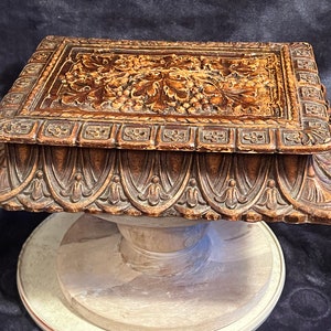 Gorgeous Vintage Syroco wood box with hinged lid; vintage candy box; unique trinket or jewelry box