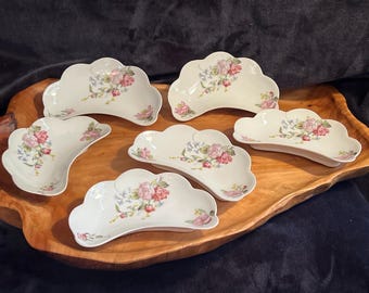 Vintage Ringtons Quarter Willow Pattern Snack Dishes and Wooden