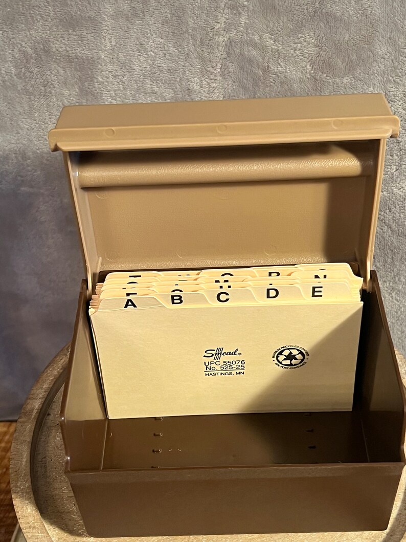 Vintage Rubbermaid Recipe Box With ABC Dividers; Dark Brown and Cream ...