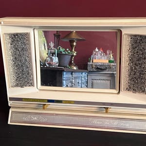 Vintage SE Double Side Mirror For All Times; lighted vanity makeup mirror; portable makeup mirror