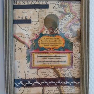 Cadre pour cabinet de curiosités, échelle d'une carte d'Amsterdam ancienne.