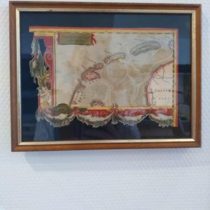 Cadre pour cabinet de curiosités, carte de la mer au bord de la Frise.