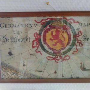 Cadre pour cabinet de curiosités, blason de carte maritime de la mer du Nord.