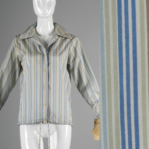 Medium Deadstock 1970er Jahre Hemd 70er Jahre Boho Shirt Top Langarm Kordelzug Seidiges Shirt Blau Tan Streifen Print Vintage Lässig