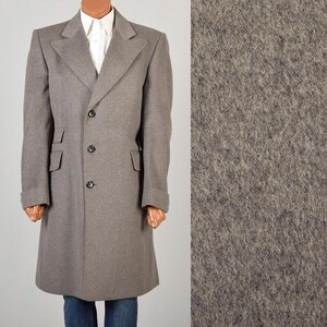 Large Vintage 1970s Light Gray Buttoned Collared Coat with Sage Green Lining