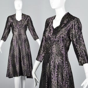 WYPRZEDAŻ Średniej wielkości fioletowa sukienka koktajlowa Unikalna sukienka z dekoltem Sukienka koktajlowa w stylu vintage Lata 50. Lata 50. Jedwabna satyna Rękawy 3/4