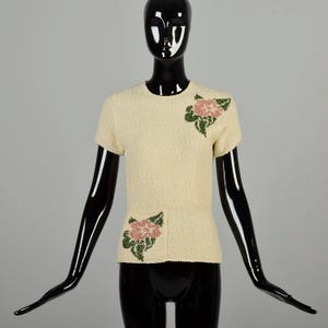 XS 1940s Cream Sweater Knit Textured Ivory Short Sleeve Floral Rose Metallic Fitted Waist Hip Patch Pocket Pin Up Bombshell