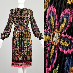 S-M 1970s Multicolor Floral Dress Long Sleeve Back Zip Hook & Eye Knee Length Pleated Bishop Sleeve