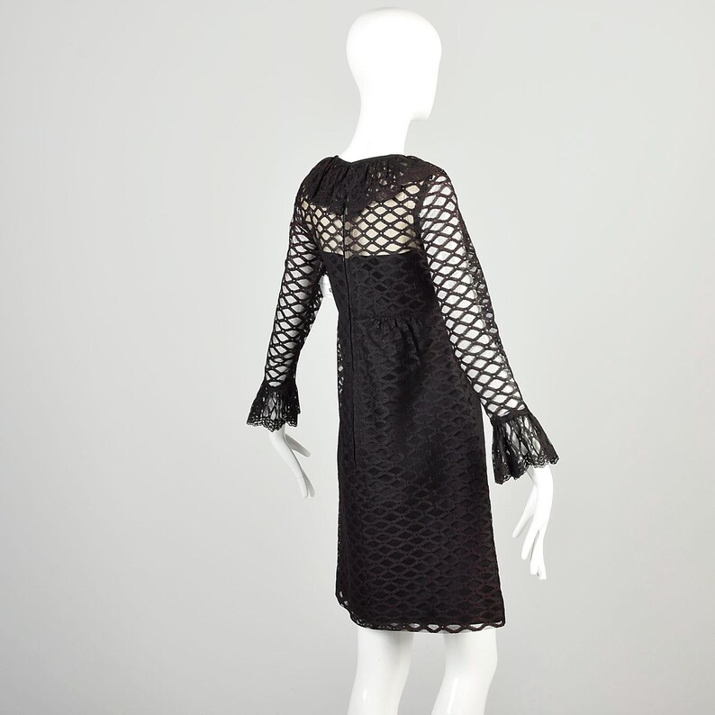 Mini abito nero anni '70, manica lunga, volant, colletto, bottoni in strass, abito da cocktail LBD immagine 4