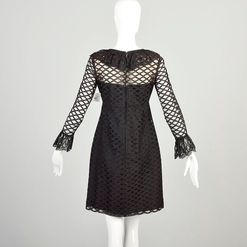 Mini abito nero anni '70, manica lunga, volant, colletto, bottoni in strass, abito da cocktail LBD immagine 2