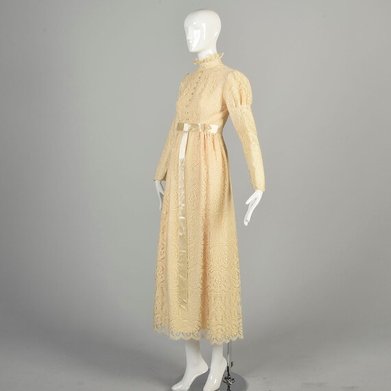 XS 1970s Marshall Fields Cream Wedding Dress Lace… - image 3