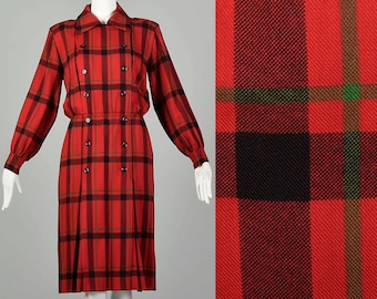 Vestido pequeño Yves Saint Laurent Rive Gauche de los años 70 con cuadros rojos, mangas largas y doble botonadura